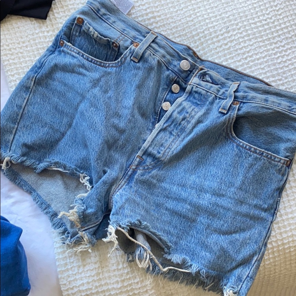 LEVI’s SHORTS